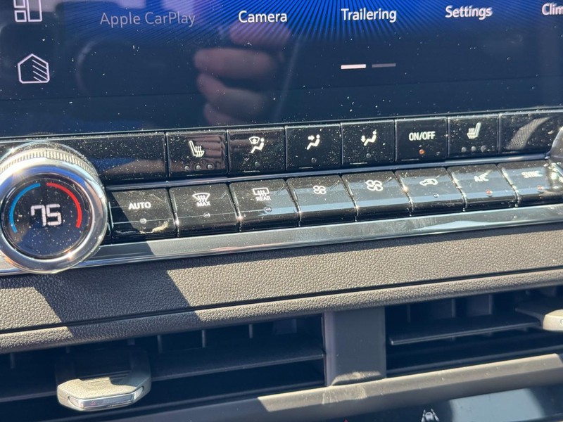 Chevrolet Colorado Vehicle Full-screen Gallery Image 16