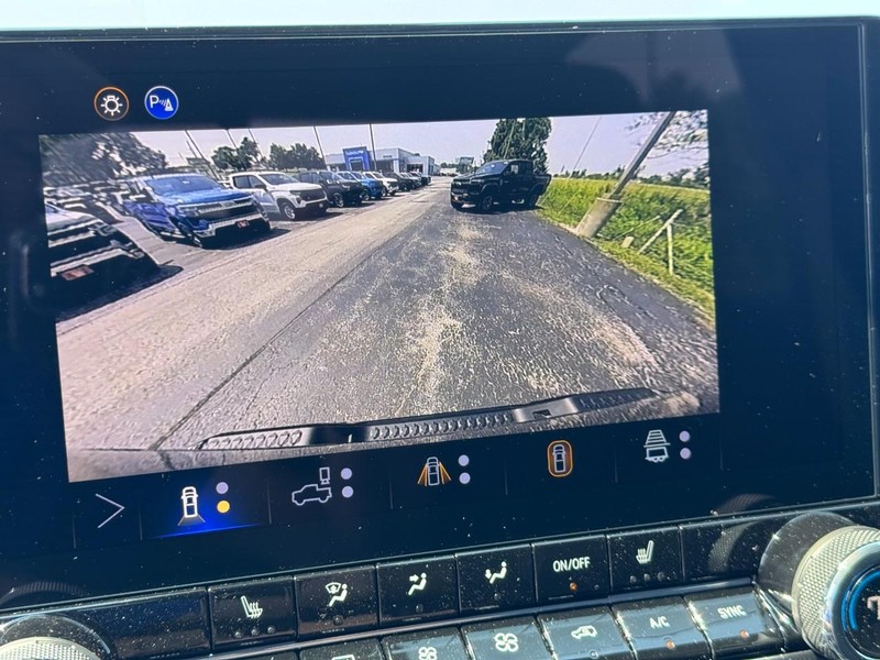 Chevrolet Colorado Vehicle Full-screen Gallery Image 17