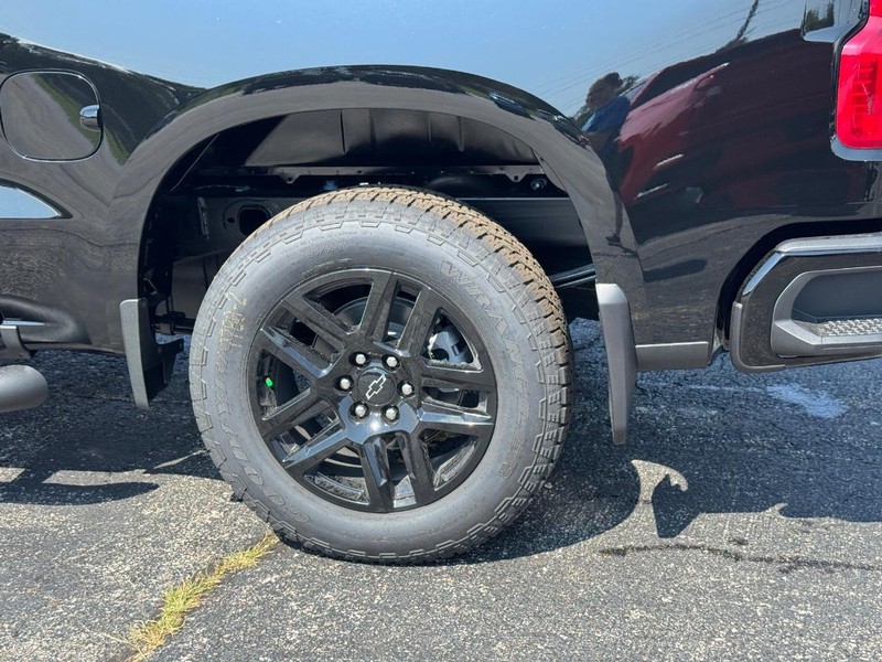 Chevrolet Silverado 1500 Vehicle Full-screen Gallery Image 4