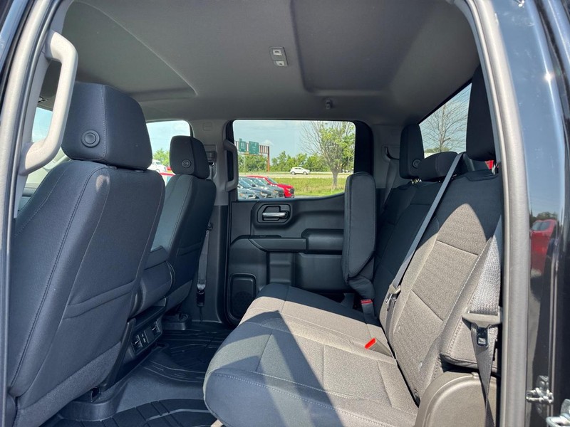 Chevrolet Silverado 1500 Vehicle Full-screen Gallery Image 5