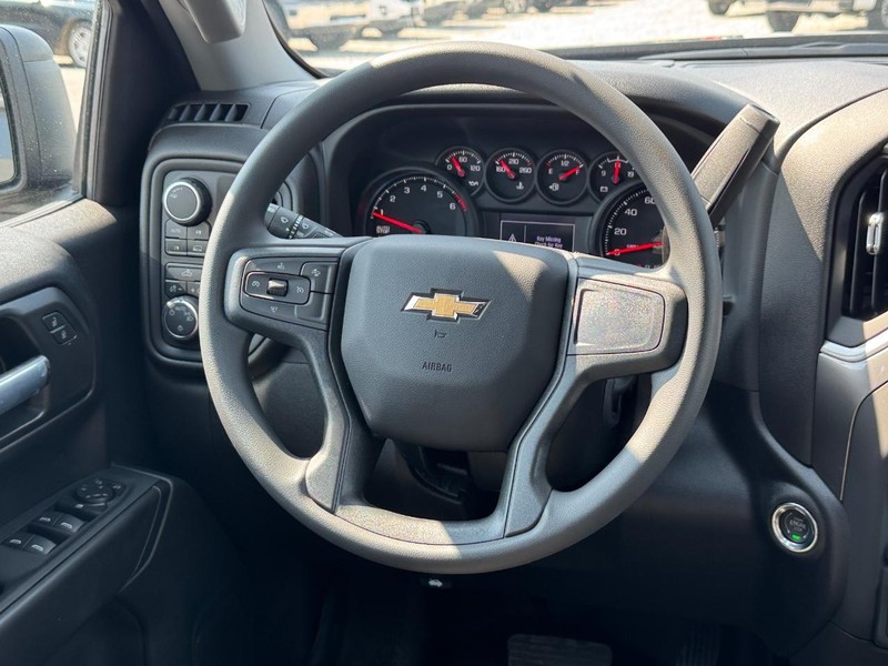 Chevrolet Silverado 1500 Vehicle Full-screen Gallery Image 7