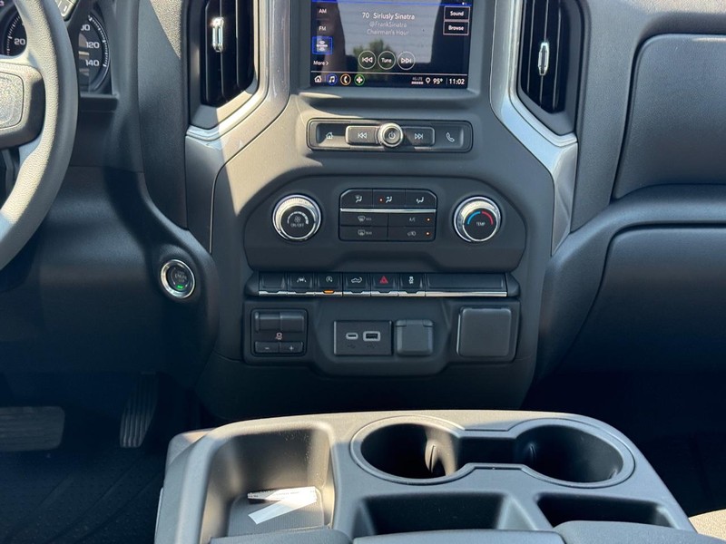 Chevrolet Silverado 1500 Vehicle Full-screen Gallery Image 9