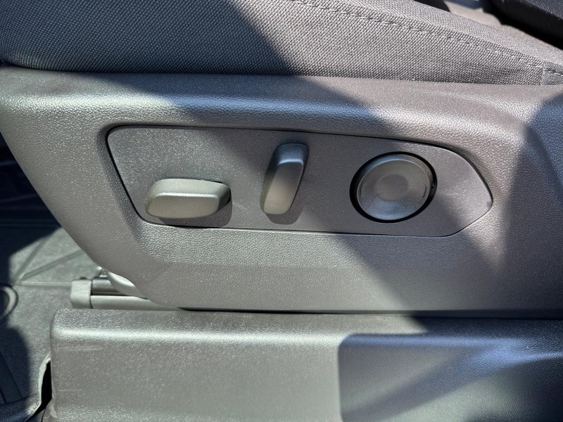 Chevrolet Silverado 1500 Vehicle Full-screen Gallery Image 10