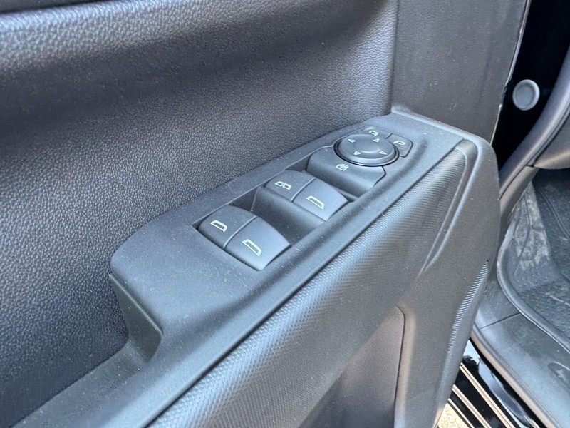 Chevrolet Silverado 1500 Vehicle Full-screen Gallery Image 11