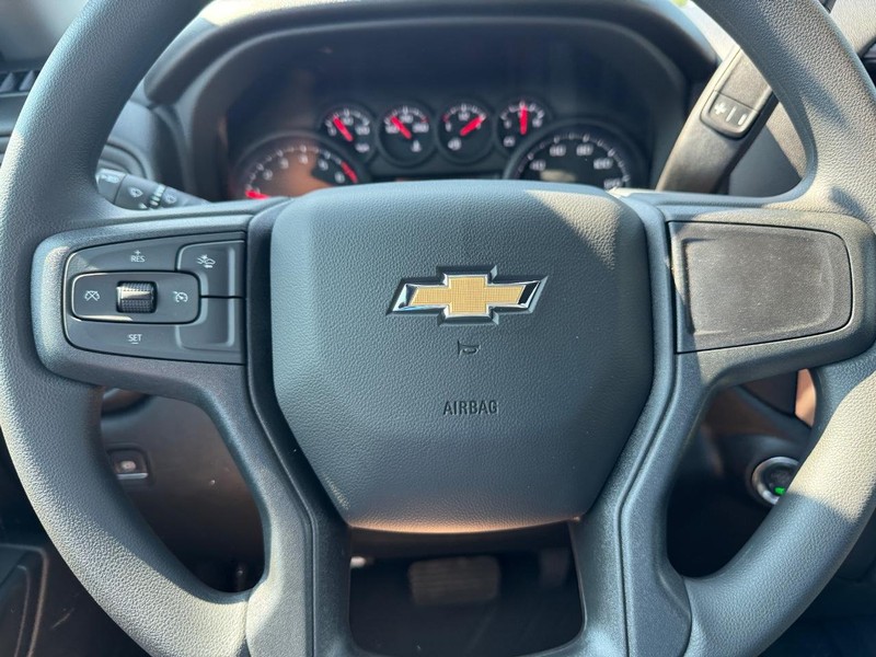 Chevrolet Silverado 1500 Vehicle Full-screen Gallery Image 12