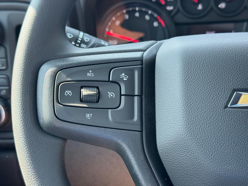 Chevrolet Silverado 1500 Vehicle Full-screen Gallery Image 13