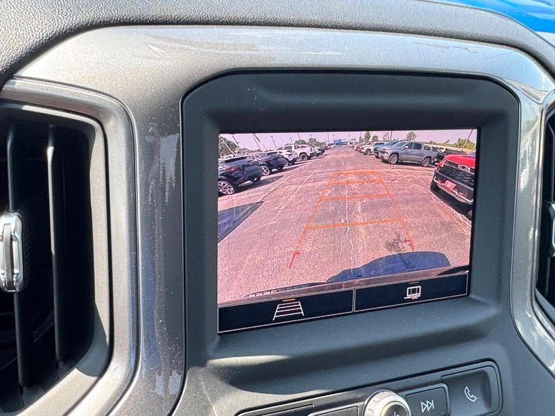 Chevrolet Silverado 1500 Vehicle Full-screen Gallery Image 15