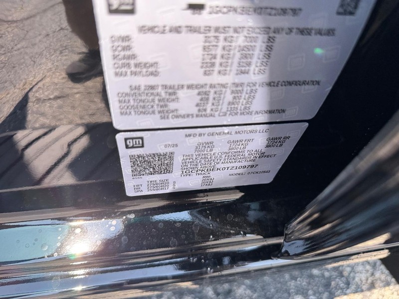 Chevrolet Silverado 1500 Vehicle Full-screen Gallery Image 16