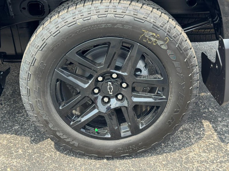 Chevrolet Silverado 1500 Vehicle Full-screen Gallery Image 4