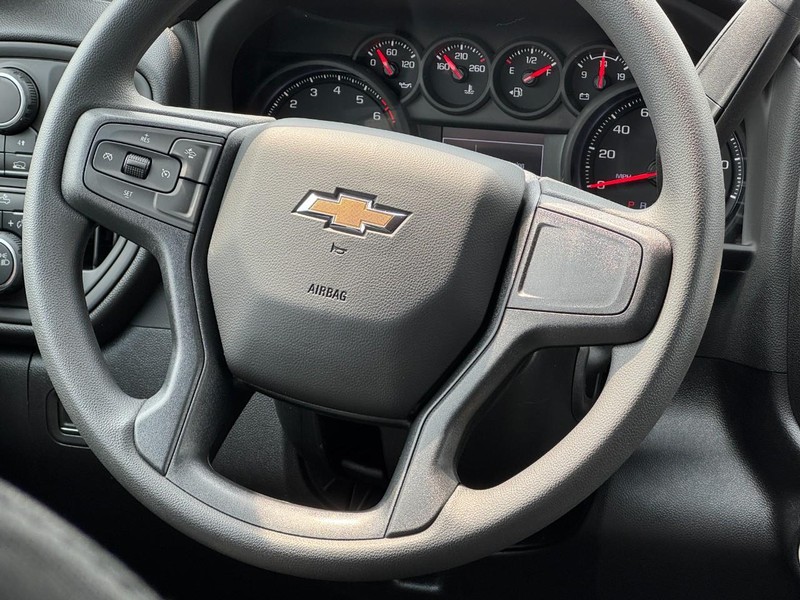 Chevrolet Silverado 1500 Vehicle Full-screen Gallery Image 7