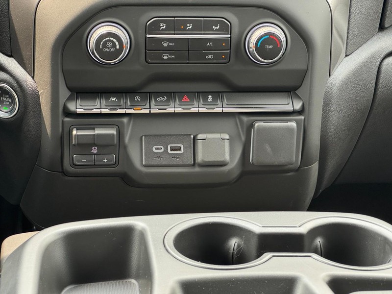 Chevrolet Silverado 1500 Vehicle Full-screen Gallery Image 9