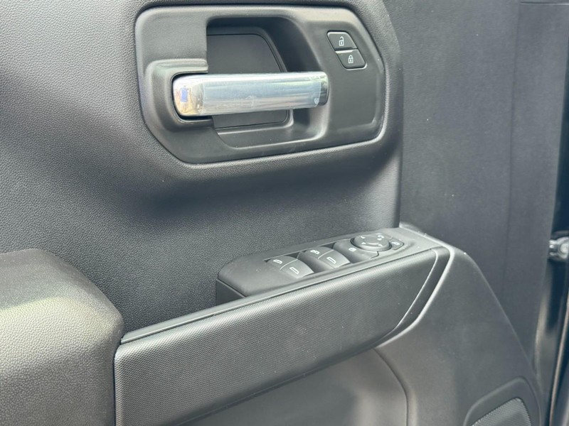 Chevrolet Silverado 1500 Vehicle Full-screen Gallery Image 10