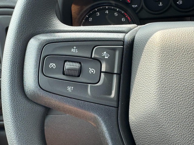 Chevrolet Silverado 1500 Vehicle Full-screen Gallery Image 12