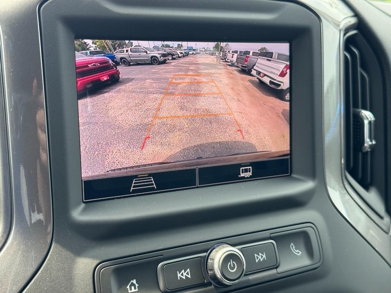 Chevrolet Silverado 1500 Vehicle Full-screen Gallery Image 14