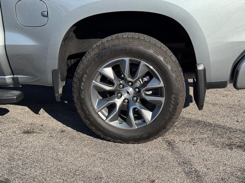 Chevrolet Silverado 1500 Vehicle Full-screen Gallery Image 4