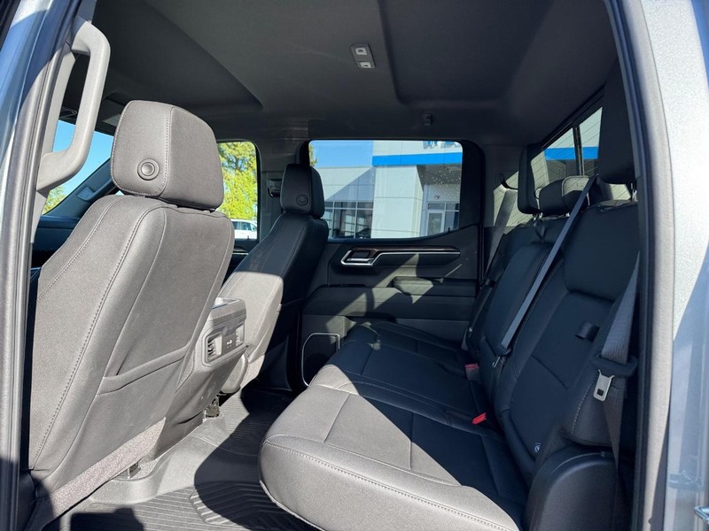 Chevrolet Silverado 1500 Vehicle Full-screen Gallery Image 5