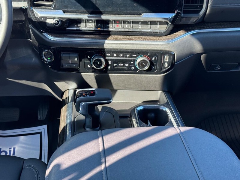 Chevrolet Silverado 1500 Vehicle Full-screen Gallery Image 9