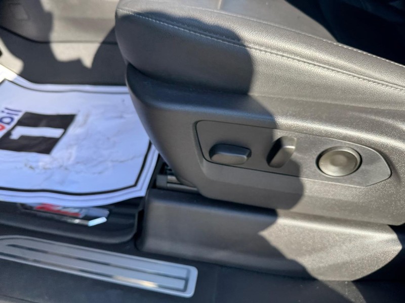 Chevrolet Silverado 1500 Vehicle Full-screen Gallery Image 10