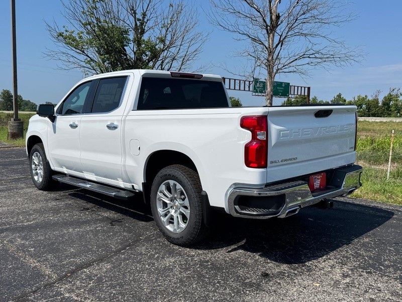 Chevrolet Silverado 1500 Vehicle Full-screen Gallery Image 3