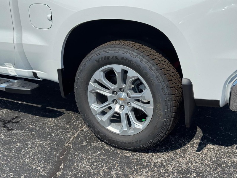 Chevrolet Silverado 1500 Vehicle Full-screen Gallery Image 4