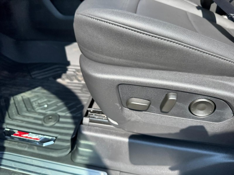 Chevrolet Silverado 1500 Vehicle Full-screen Gallery Image 10