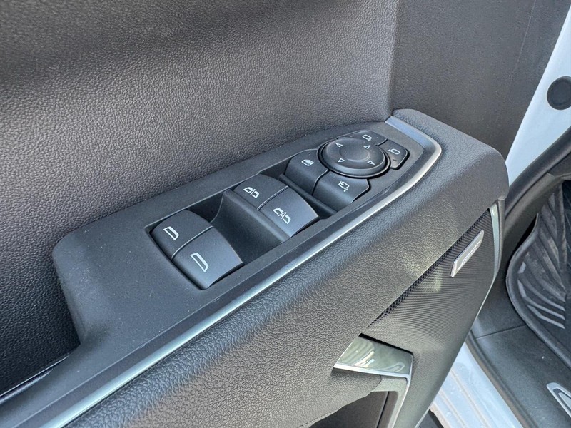 Chevrolet Silverado 1500 Vehicle Full-screen Gallery Image 11