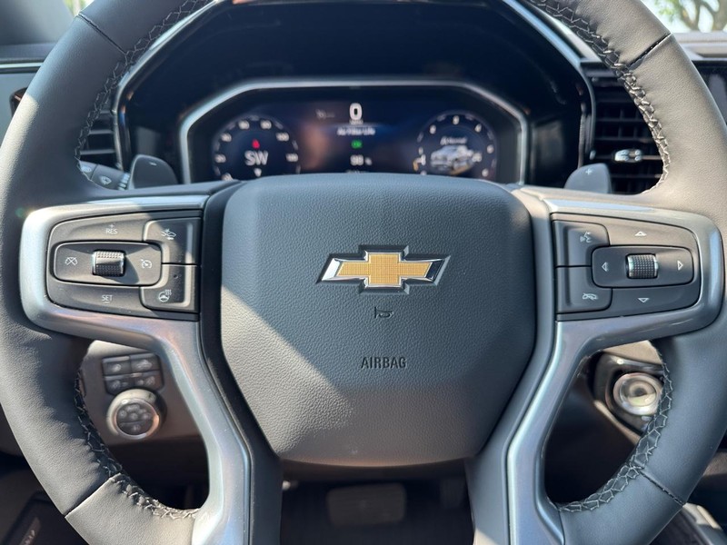 Chevrolet Silverado 1500 Vehicle Full-screen Gallery Image 13