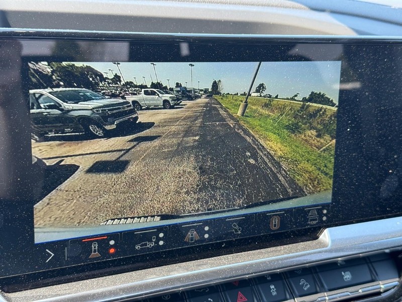 Chevrolet Silverado 1500 Vehicle Full-screen Gallery Image 17