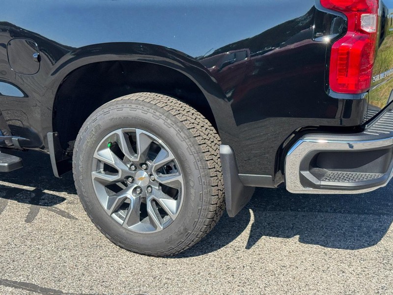 Chevrolet Silverado 1500 Vehicle Full-screen Gallery Image 4