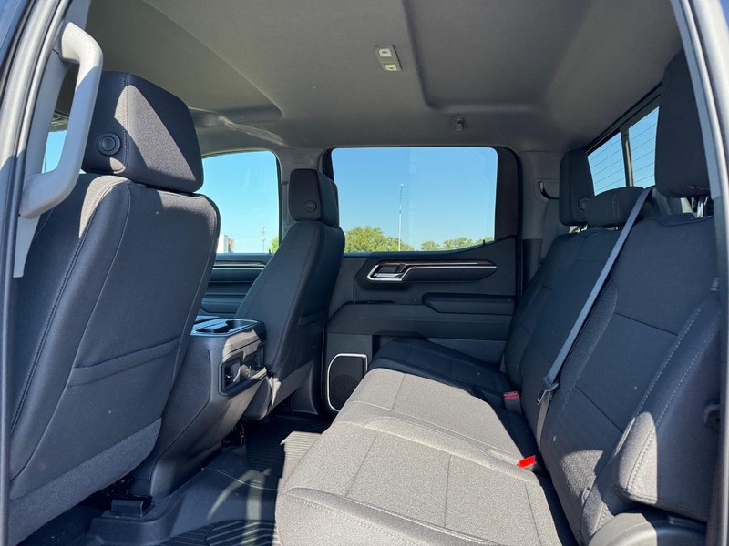 Chevrolet Silverado 1500 Vehicle Full-screen Gallery Image 5