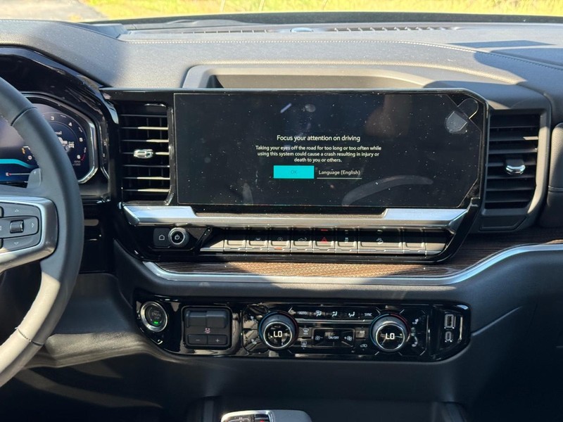 Chevrolet Silverado 1500 Vehicle Full-screen Gallery Image 8