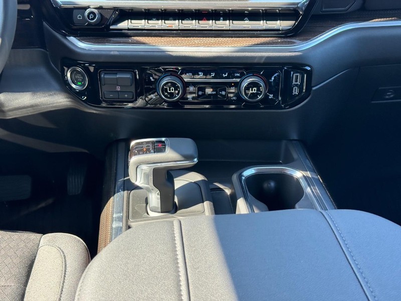 Chevrolet Silverado 1500 Vehicle Full-screen Gallery Image 9