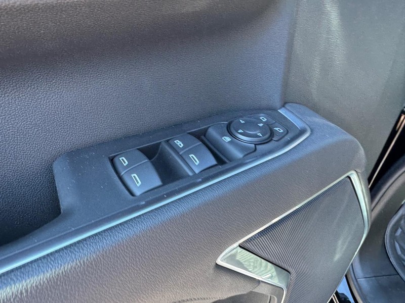 Chevrolet Silverado 1500 Vehicle Full-screen Gallery Image 11