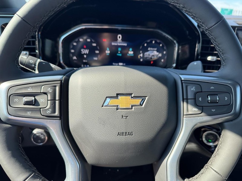 Chevrolet Silverado 1500 Vehicle Full-screen Gallery Image 12