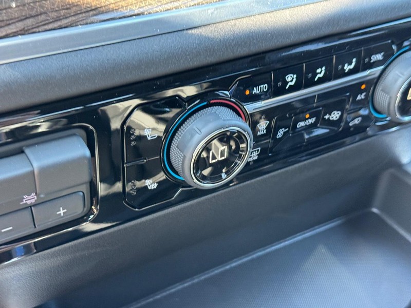 Chevrolet Silverado 1500 Vehicle Full-screen Gallery Image 15