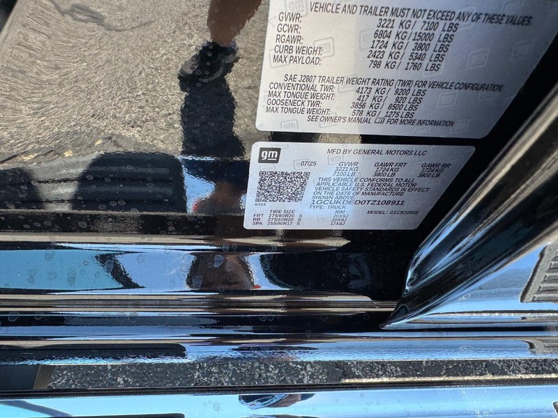 Chevrolet Silverado 1500 Vehicle Full-screen Gallery Image 17