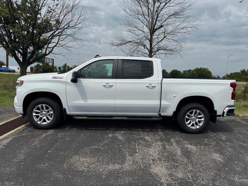 Chevrolet Silverado 1500 Vehicle Full-screen Gallery Image 2