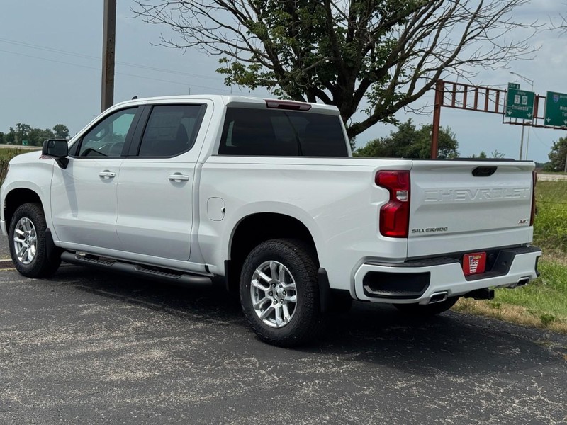 Chevrolet Silverado 1500 Vehicle Full-screen Gallery Image 3