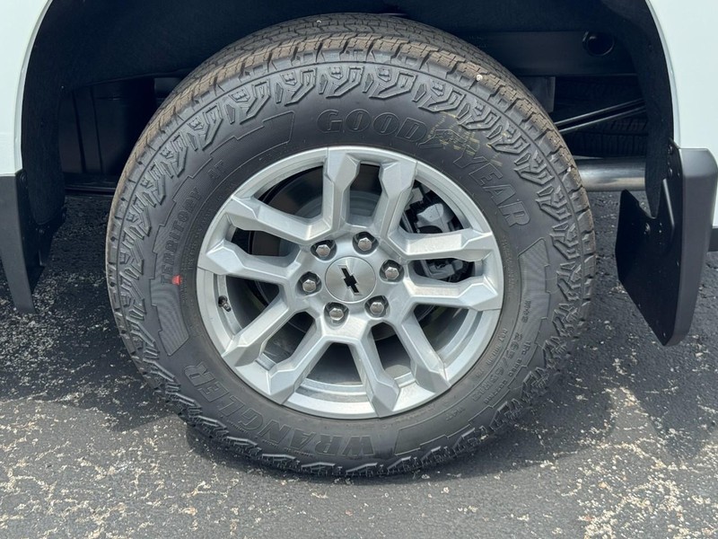 Chevrolet Silverado 1500 Vehicle Full-screen Gallery Image 4