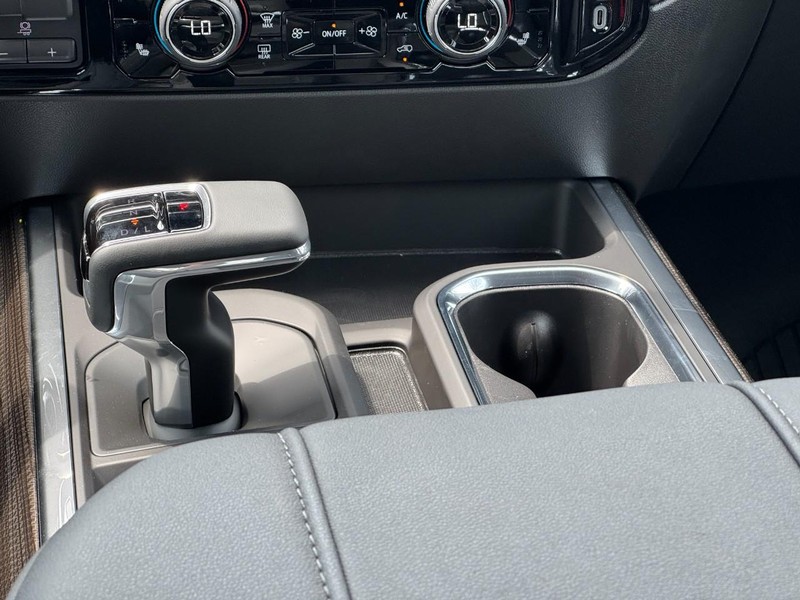 Chevrolet Silverado 1500 Vehicle Full-screen Gallery Image 9