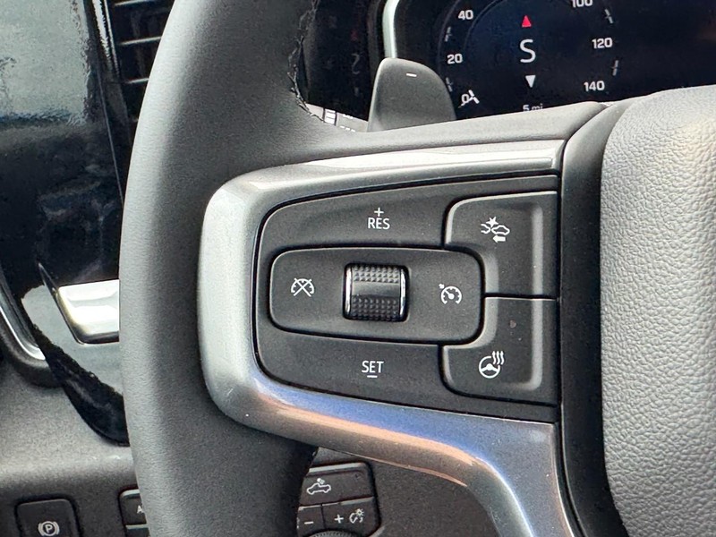 Chevrolet Silverado 1500 Vehicle Full-screen Gallery Image 13