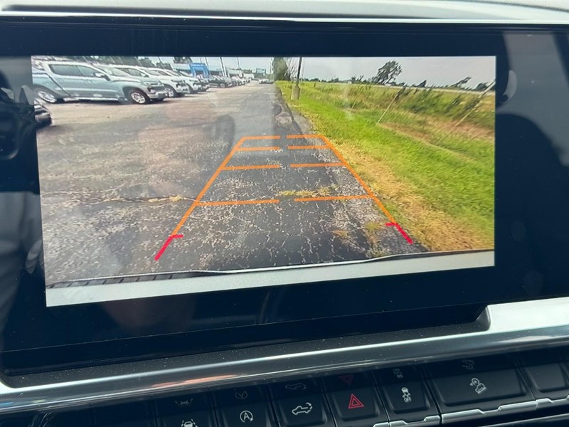 Chevrolet Silverado 1500 Vehicle Full-screen Gallery Image 16