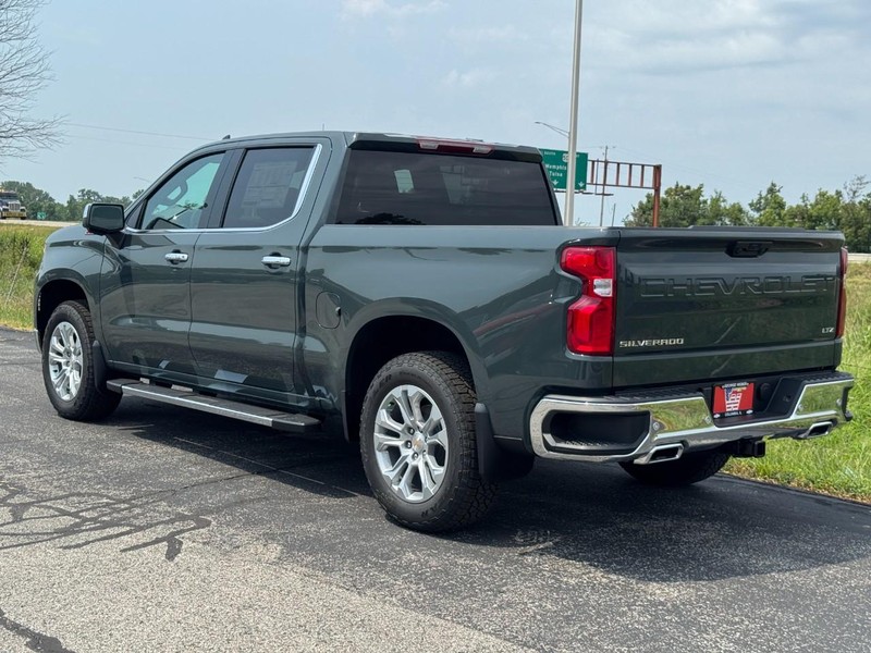 Chevrolet Silverado 1500 Vehicle Full-screen Gallery Image 3