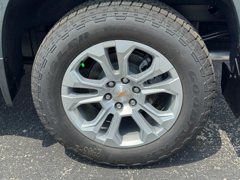 Chevrolet Silverado 1500 Vehicle Full-screen Gallery Image 4