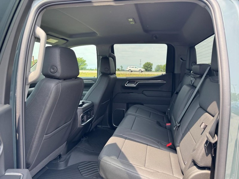 Chevrolet Silverado 1500 Vehicle Full-screen Gallery Image 5