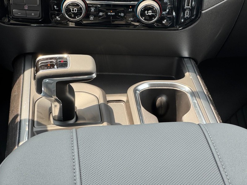 Chevrolet Silverado 1500 Vehicle Full-screen Gallery Image 9