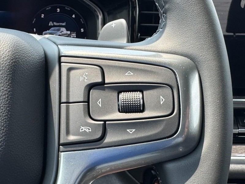 Chevrolet Silverado 1500 Vehicle Full-screen Gallery Image 14