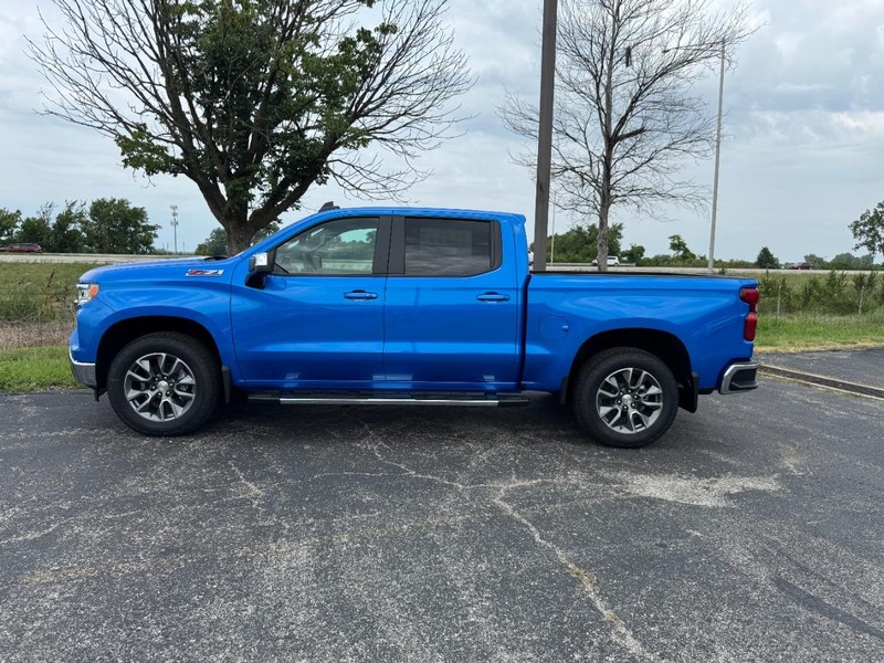 Chevrolet Silverado 1500 Vehicle Full-screen Gallery Image 2