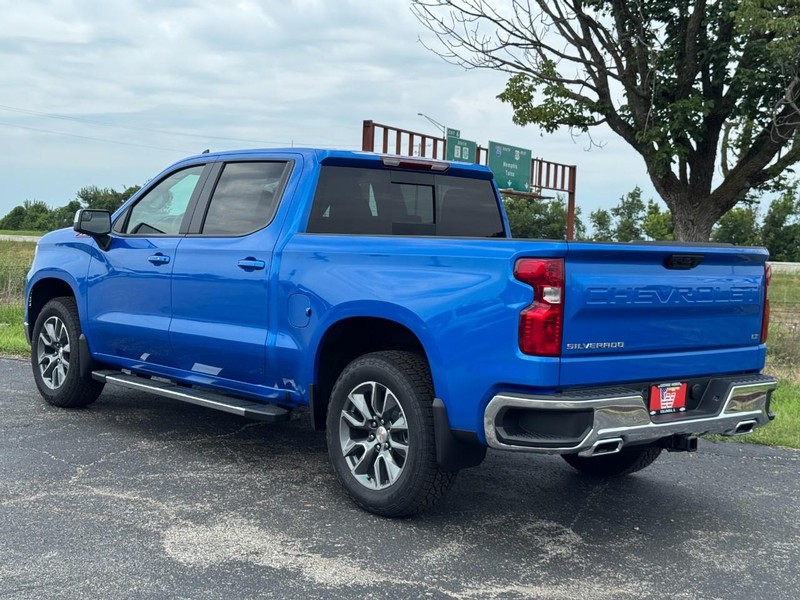 Chevrolet Silverado 1500 Vehicle Full-screen Gallery Image 3