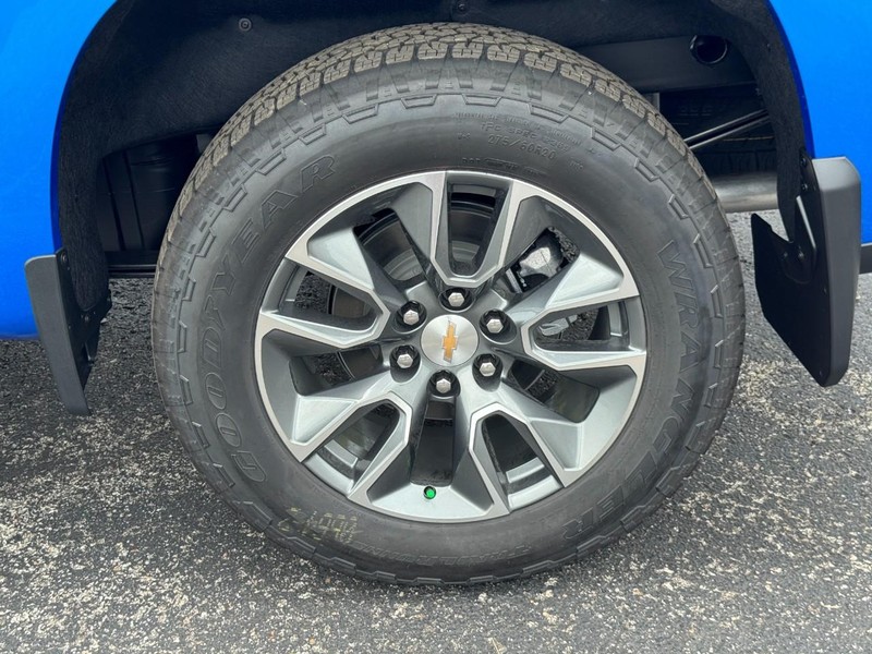 Chevrolet Silverado 1500 Vehicle Full-screen Gallery Image 4